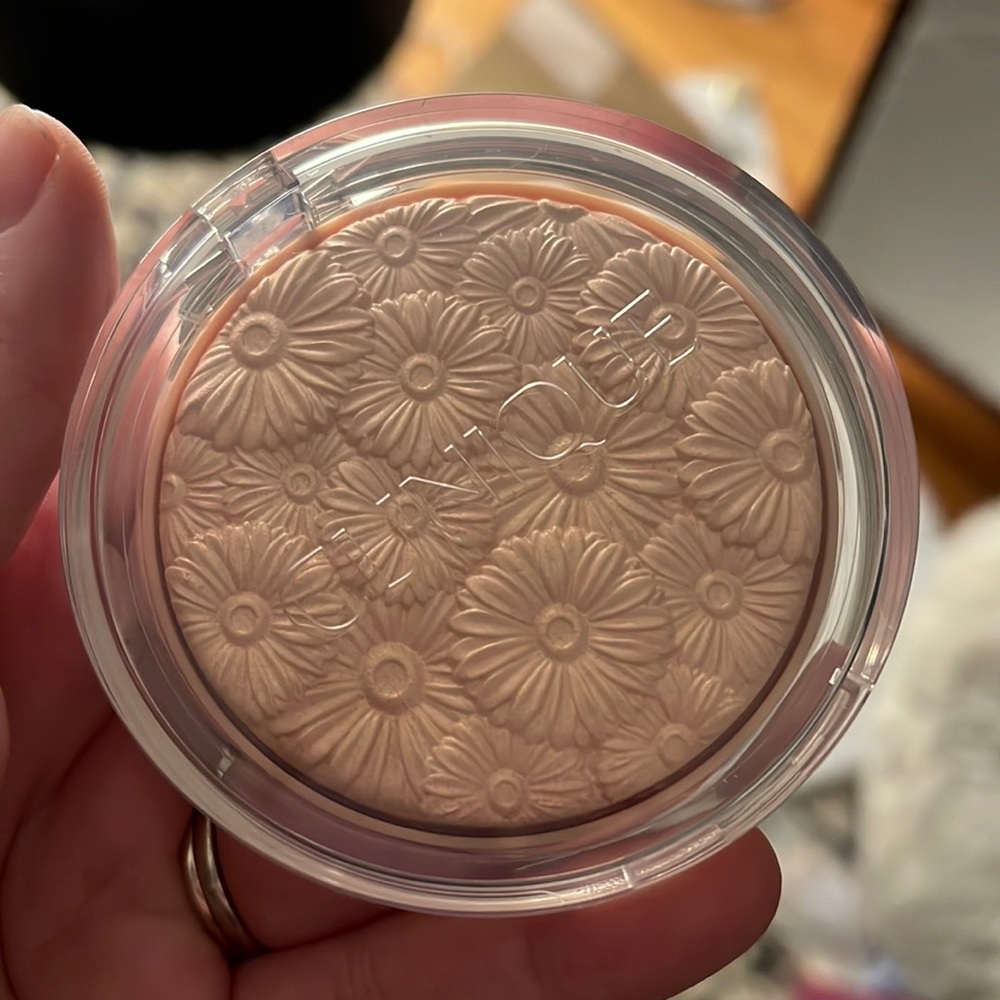 Clinique Highlighter in Lunar Pop